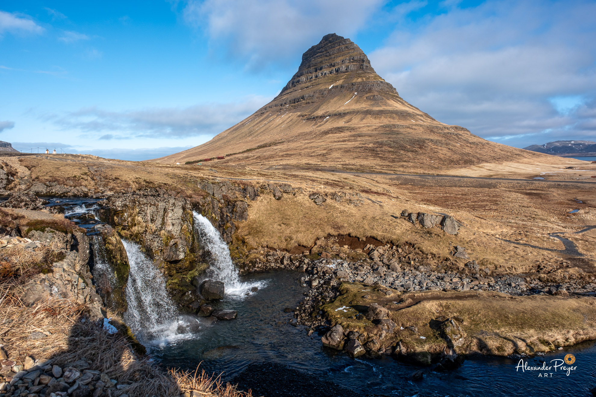 Kirkjufell mit Kirkjufellfoss